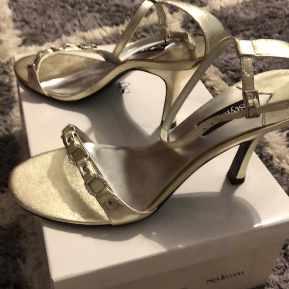 Heels - Picture 3 of 3